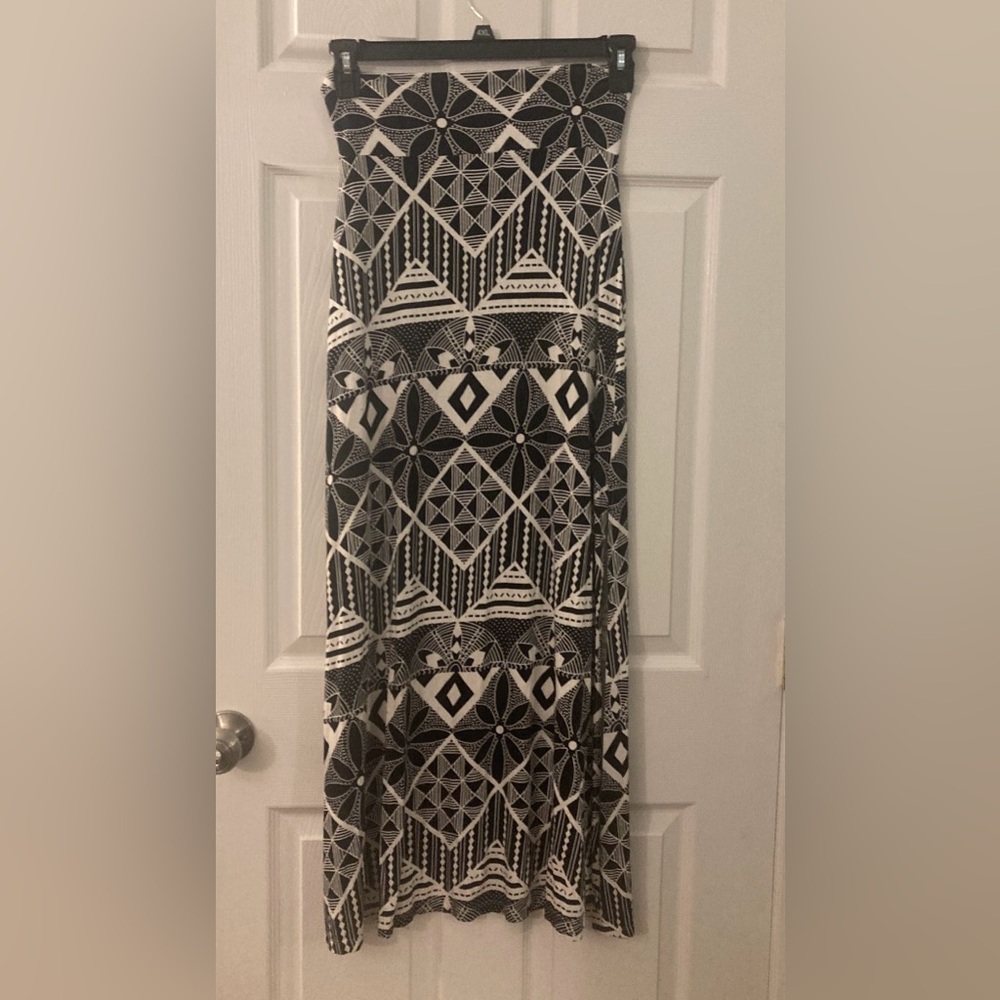 Charlotte Russe Black & White Print Maxi Skirt